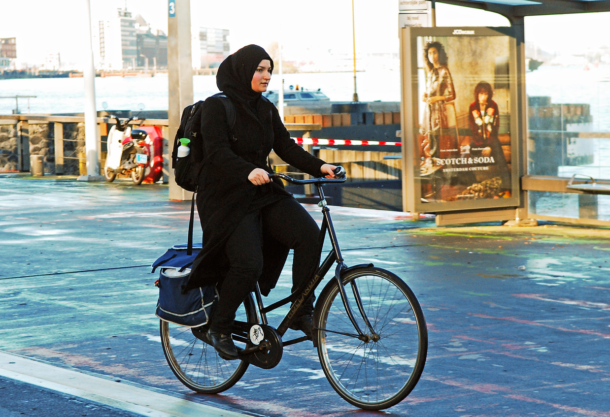Мусульманка на велосипеде